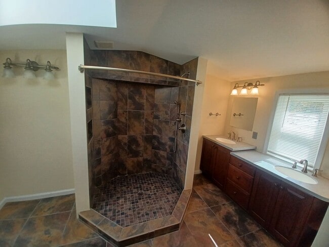 Building Photo - 1 James St