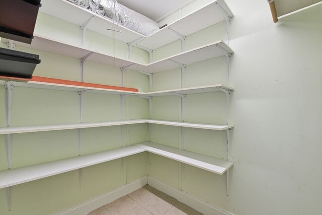 Building Photo - 506 Ogilvie St