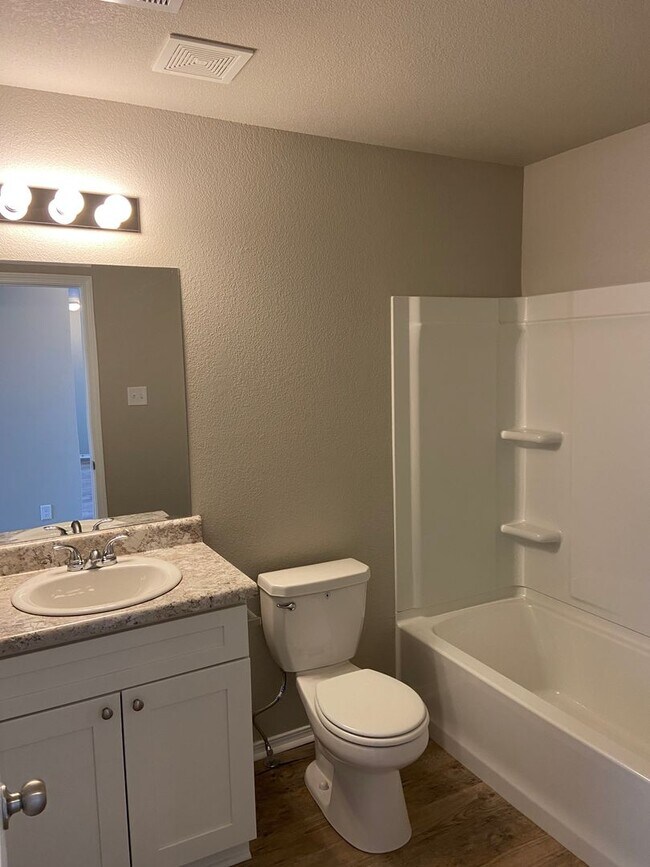 Building Photo - Pre-Leasing Now! Spacious Four Bedroom | Two Bathroom Home in Jonesboro