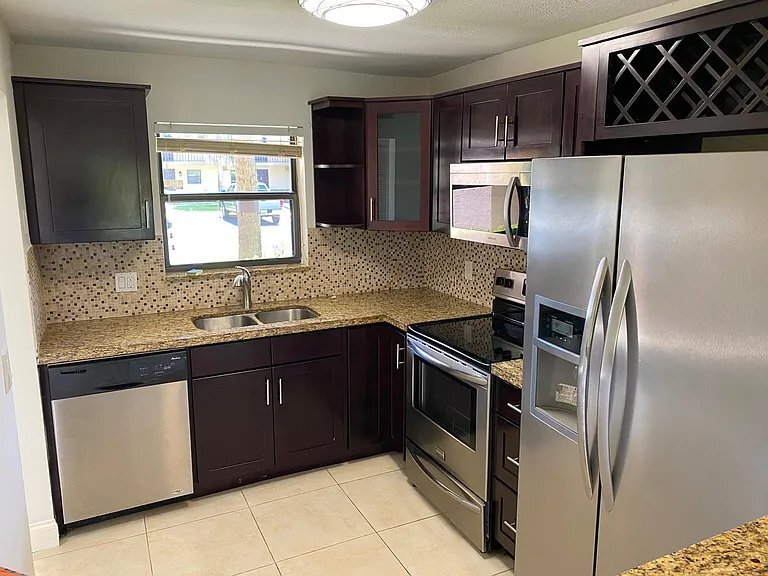 Building Photo - 21900 Lake Forest Cir