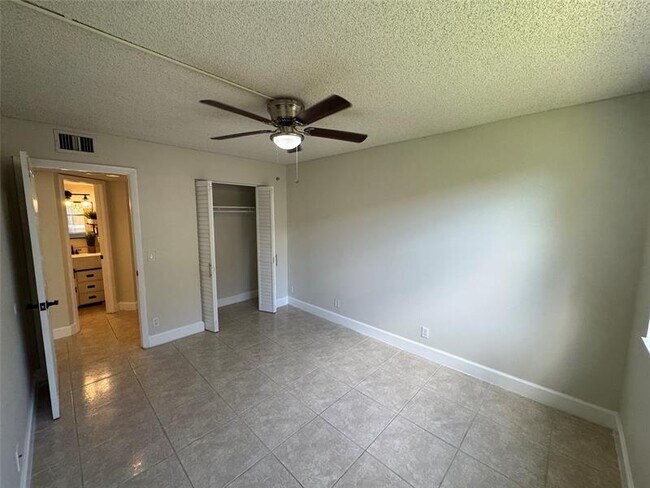 Building Photo - 9033 Wiles Rd
