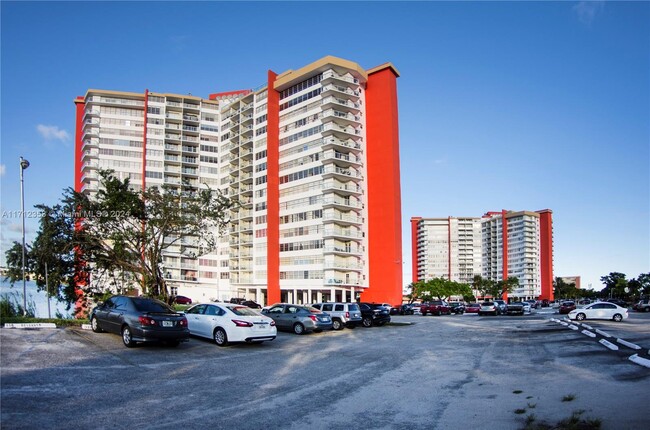 Building Photo - 1301 NE Miami Gardens Dr