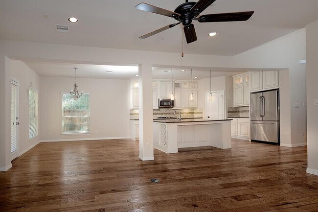 Building Photo - 8858 Van Allen Dr