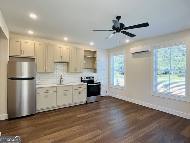 Building Photo - 105 Gardenia Ln