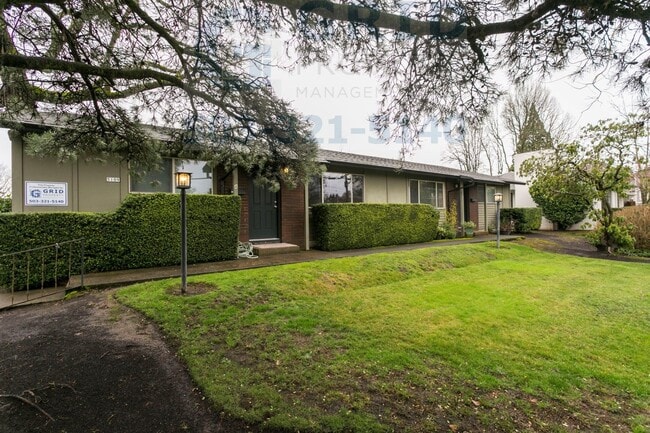 Building Photo - Newly Remodeled 2 Bedroom Apartment in Mt. Tabor!