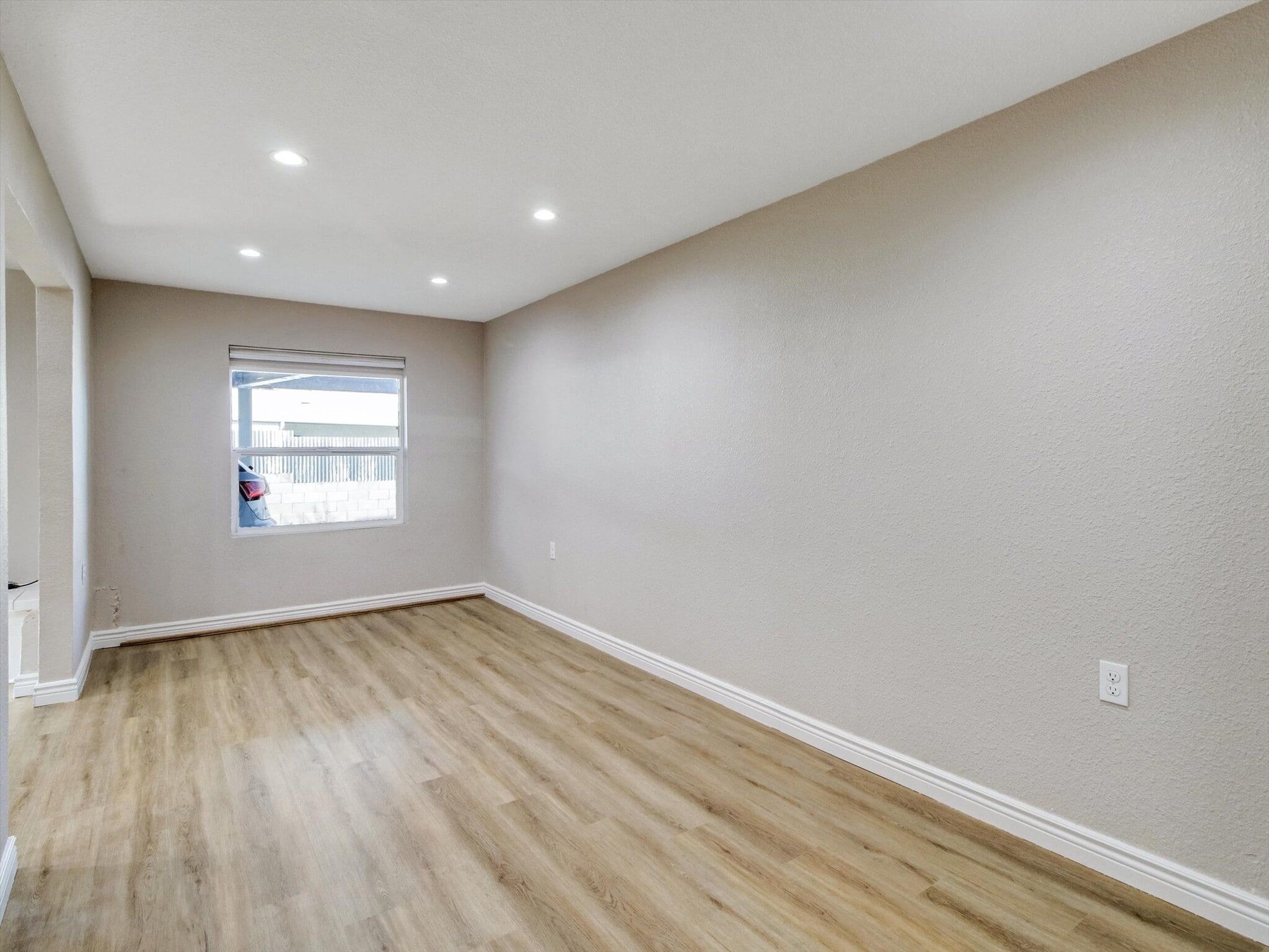 Building Photo - 985 1/2 Dexter St