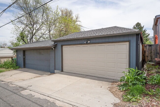 Building Photo - Beautiful 2-Bedroom Duplex with Granite Countertops & Hardwood Floors in the Heart of Denver!