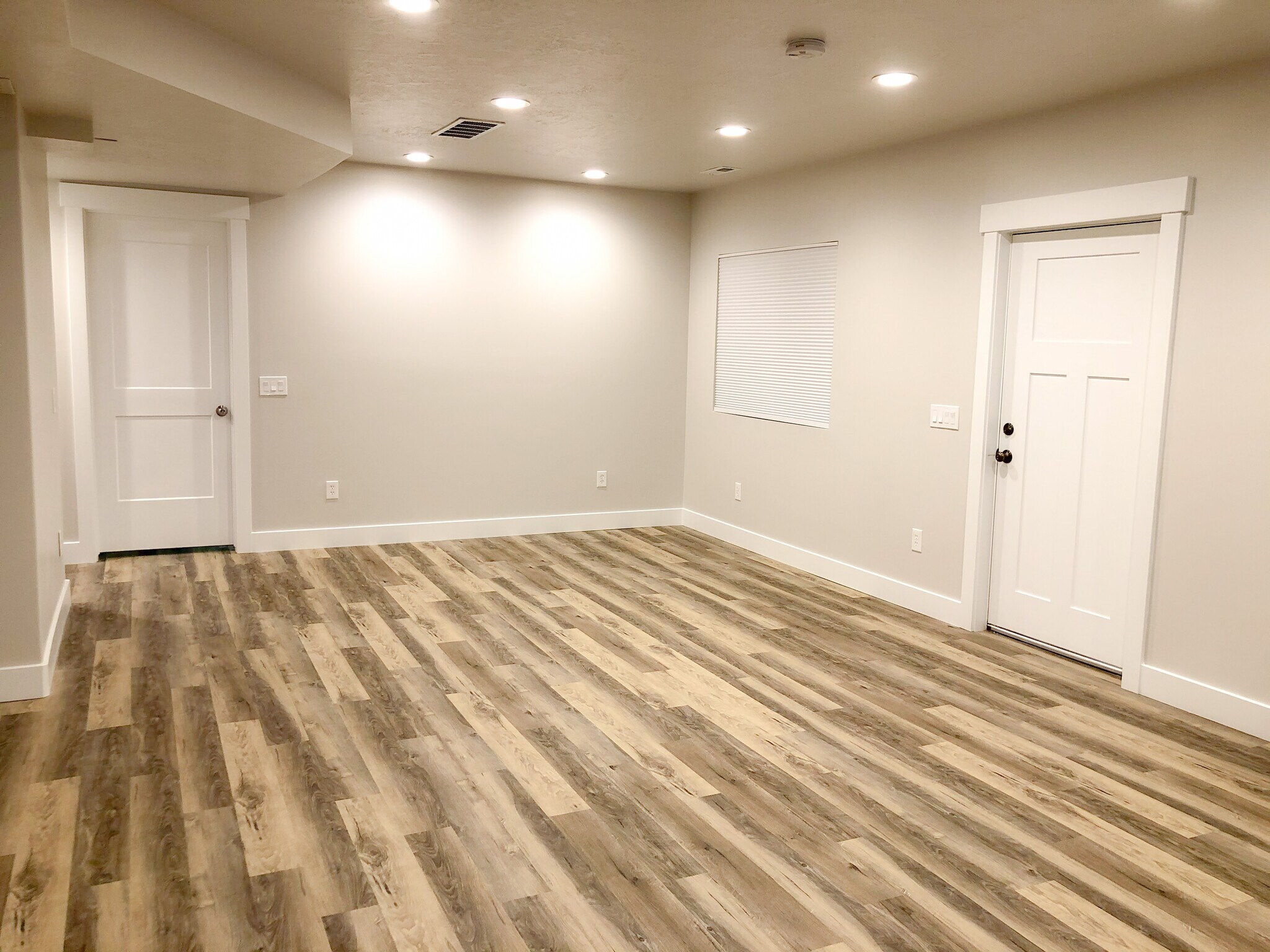 Entrance & Living Room - 959 S 650 W