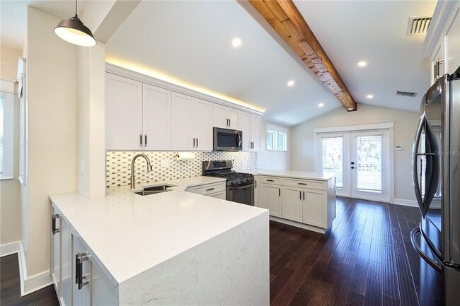 Building Photo - 6008 N Highland Ave