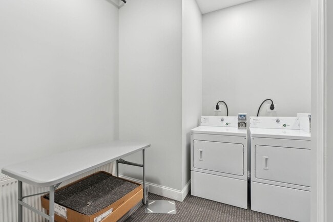 Building Photo - "610" on Congress St: New Studio Apt. 1BA ...