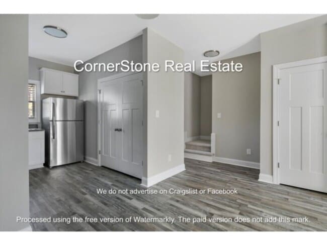 Building Photo - 2858 Little Dr