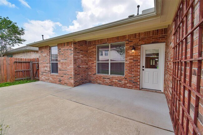 Building Photo - 17911 Serene Shore Dr