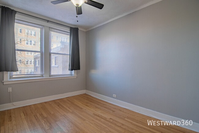 Building Photo - 1626 W Sherwin Ave