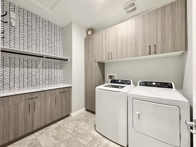 Building Photo - 9383 W Desert Bighorn Trail