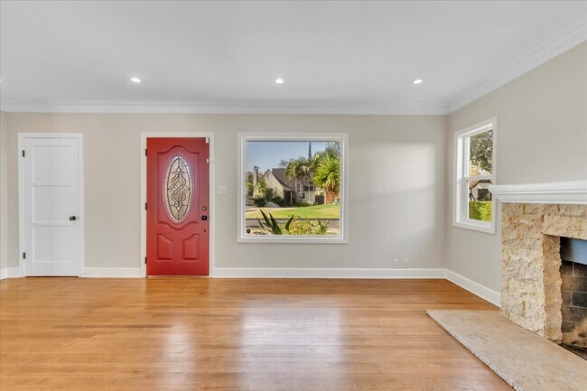 Living Room - 4710 Cartwright Ave