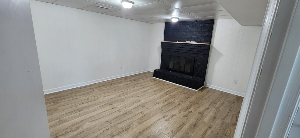 Downstairs Main Room / Den - 1704 Danbury Dr