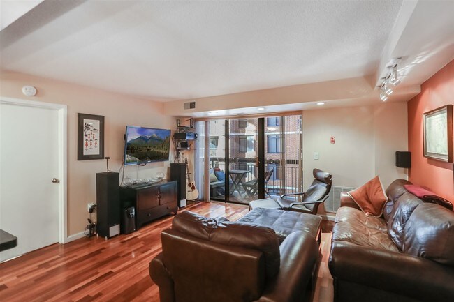 Building Photo - 759 2nd St