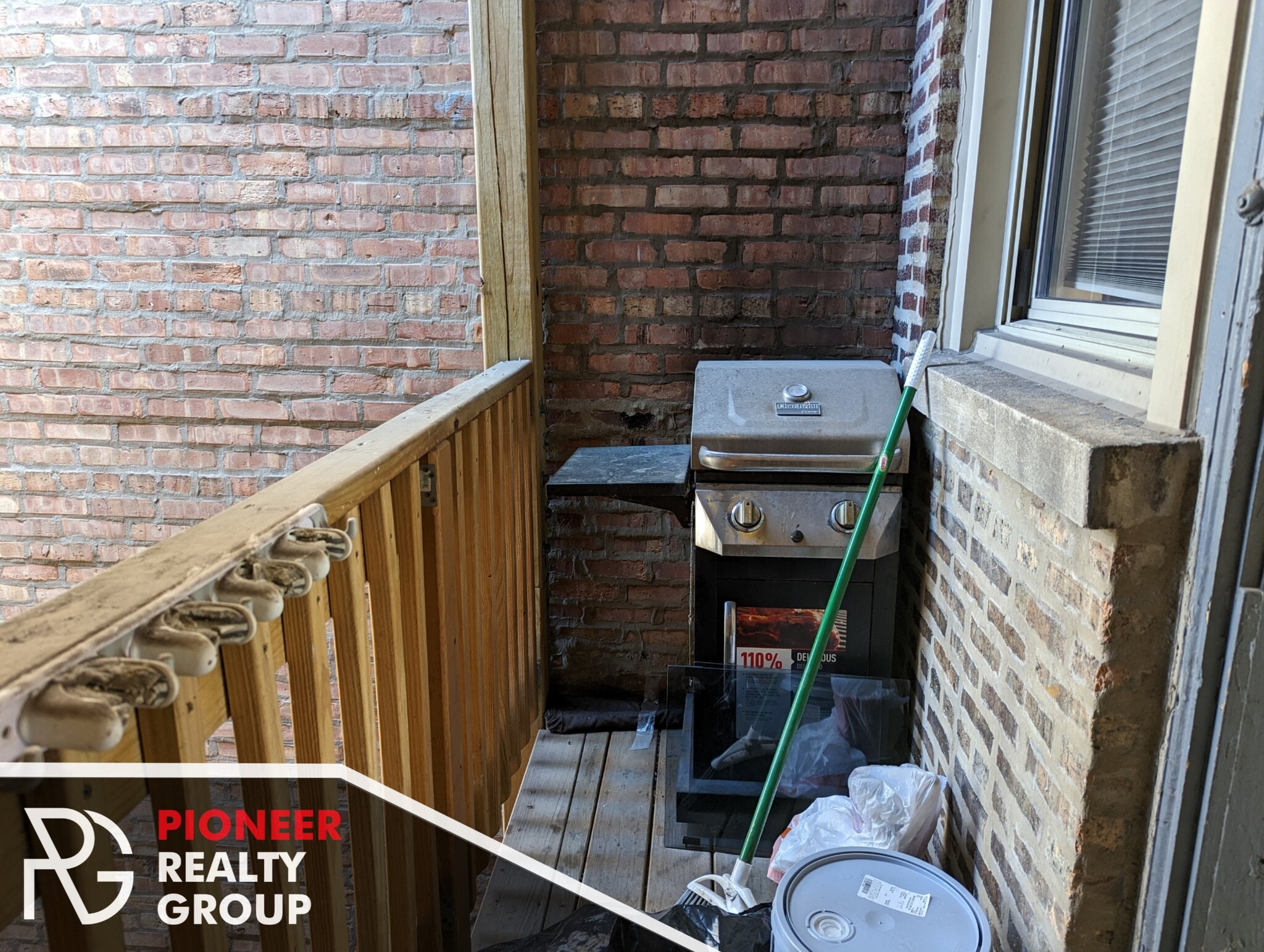 Building Photo - 546 W Surf St