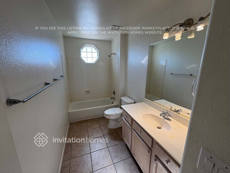 Building Photo - 12740 W Holly St