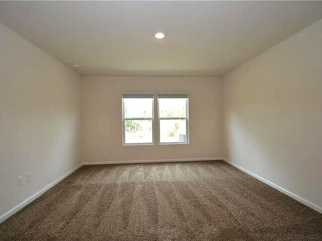 Building Photo - Welcome to this beautiful 3-bedroom, 2-bathroom home located in the heart of Bunnell!!