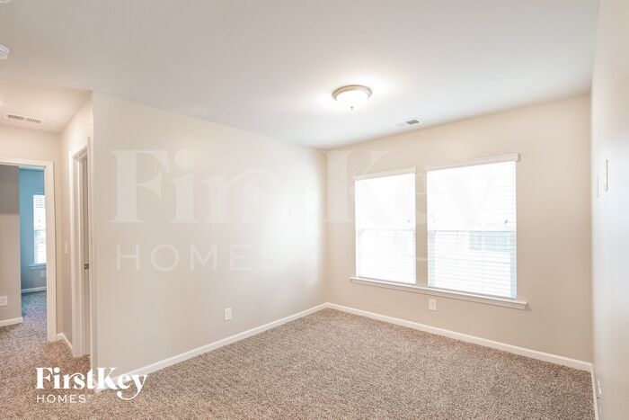 Building Photo - 758 Redbud Ln