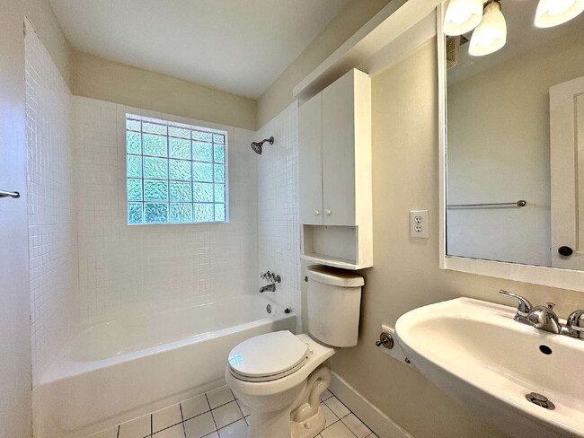 Building Photo - Charming 3 Bedroom Home in Raleigh!