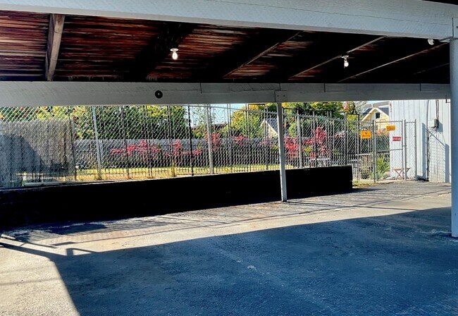 Building Photo - 236 E Lauridsen Blvd