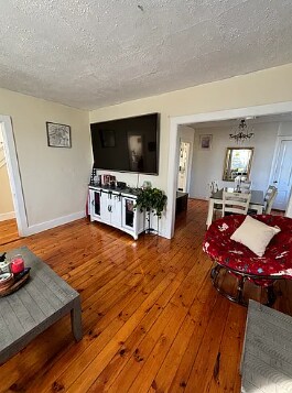 Building Photo - 156 Russell St