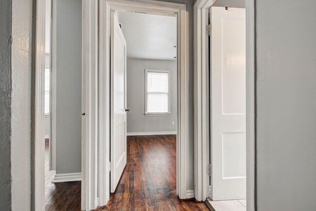 Building Photo - 1110 W Apache St