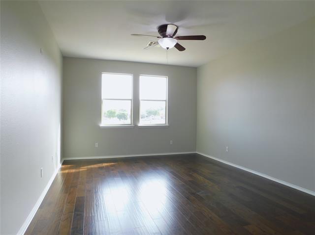 Building Photo - 14904 Riverside Dr