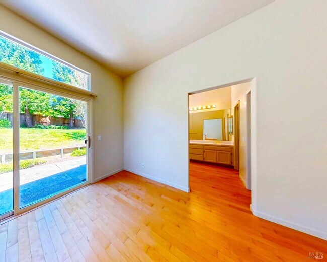 Building Photo - 5863 Mountain Hawk Dr