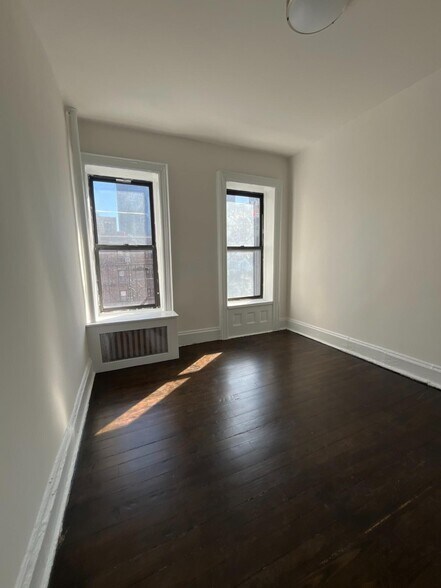 Building Photo - 1427 York Ave
