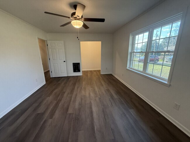 Building Photo - 112 Edna St