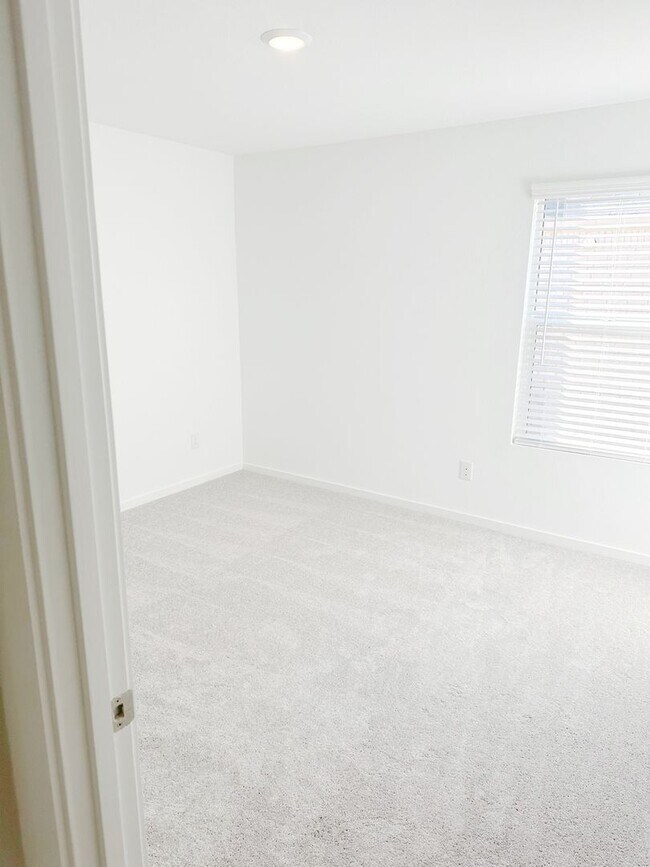 Building Photo - Stunning 3 Bed 2 Bath home for Rent