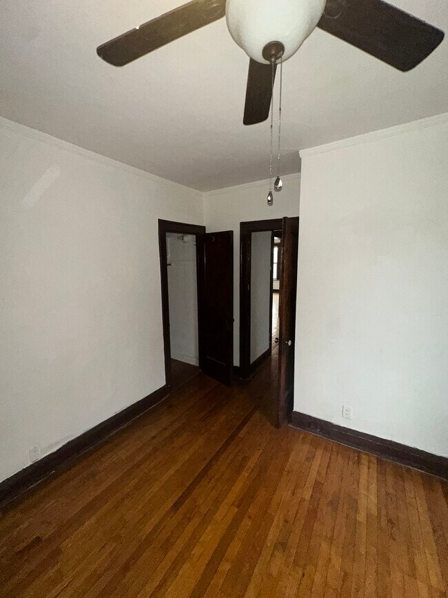 Building Photo - 7957 S Clyde Ave