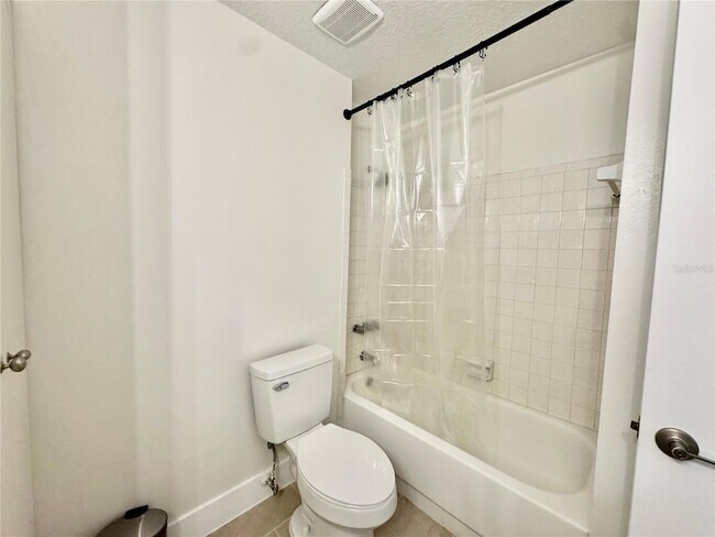 Building Photo - 2559 W Lake Dr