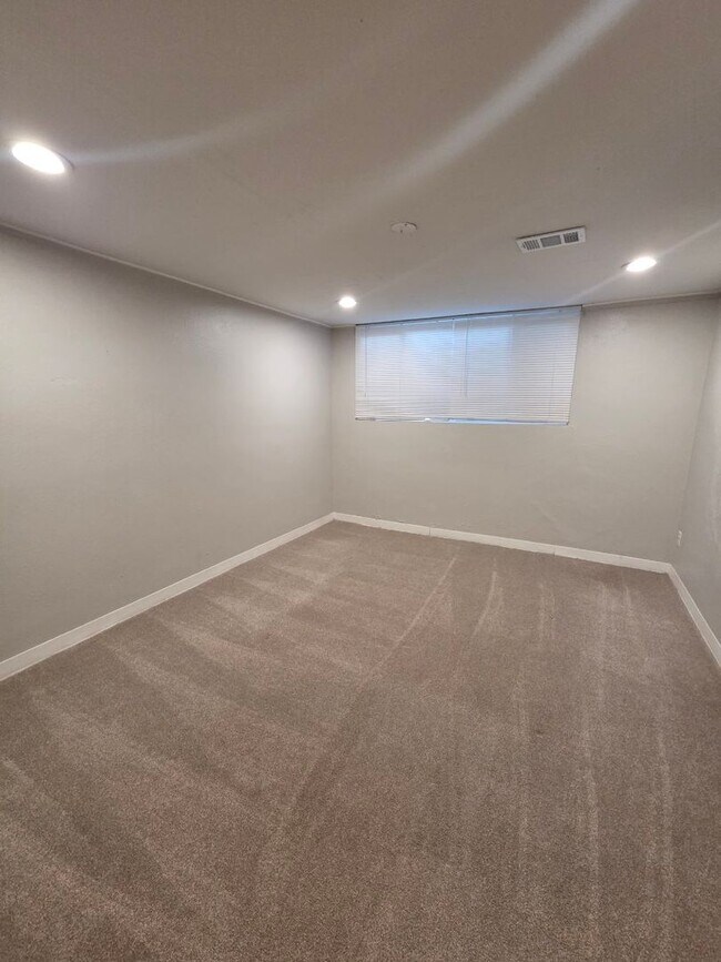Building Photo - Stylishly Updated and Super Spacious 1-Bed...