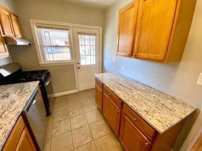 Building Photo - Charming 3 Bedroom/2 Bathroom Townhome with In-Unit Laundry in Ramblewood, MD!