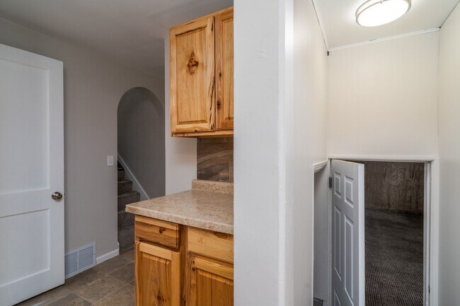 Building Photo - 3 Bedroom Home Available Now!