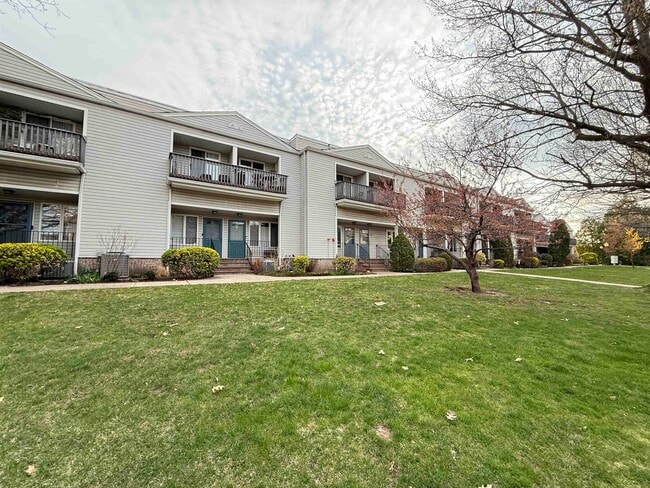 Building Photo - 42 Willow Wood Ct