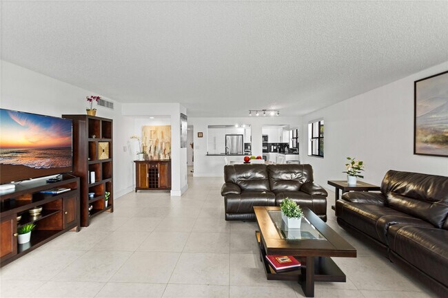 Building Photo - 16051 Blatt Blvd