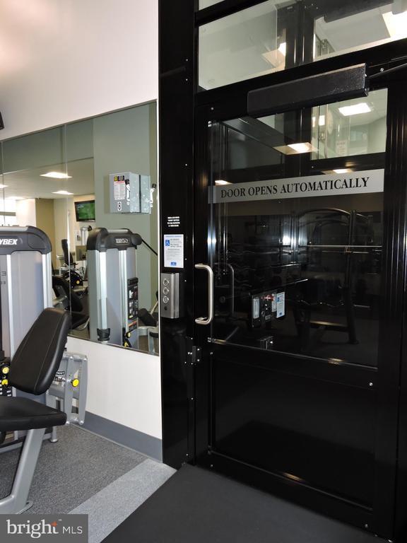 Building Photo - 1420 Locust St