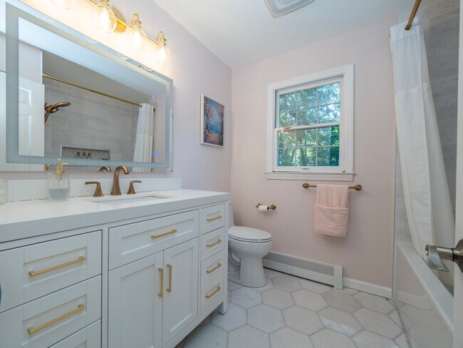 Building Photo - 31 Carriage House Dr