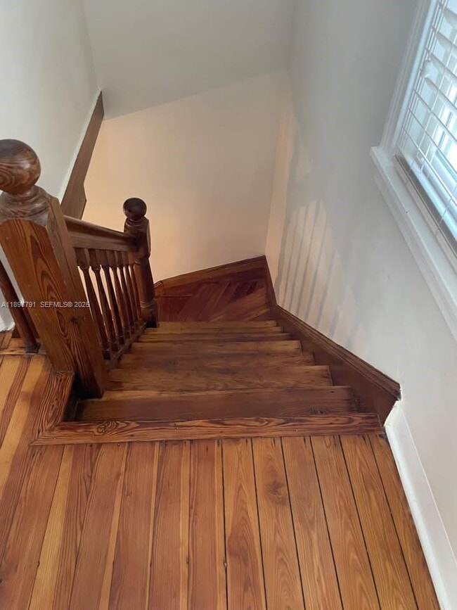 Building Photo - 830 S Beach St