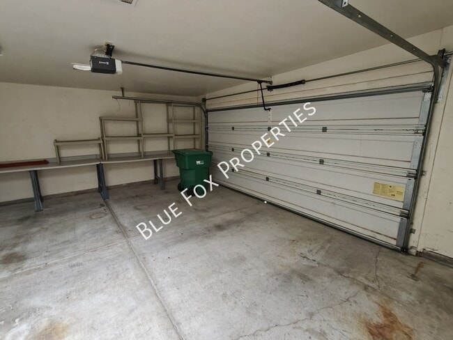 Building Photo - 9097 N Jessy Ln