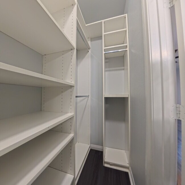Building Photo - Spacious 2-bed 2-bath with Attached Car Garage at Tripoly!