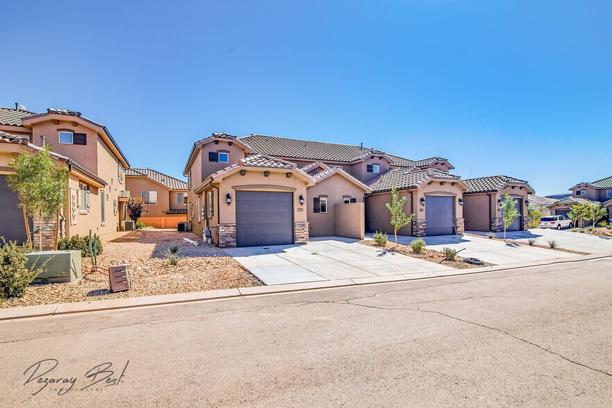 Building Photo - 325 N Red Stone Rd