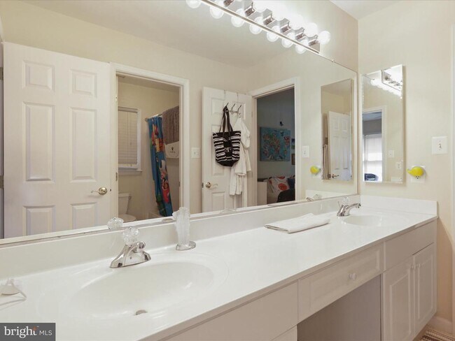 Building Photo - 12501 Ashleigh Oaks Ct