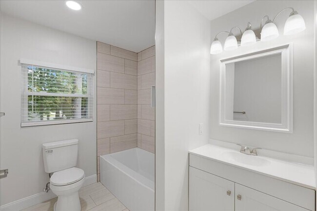 Building Photo - 57 Greenvale Rd