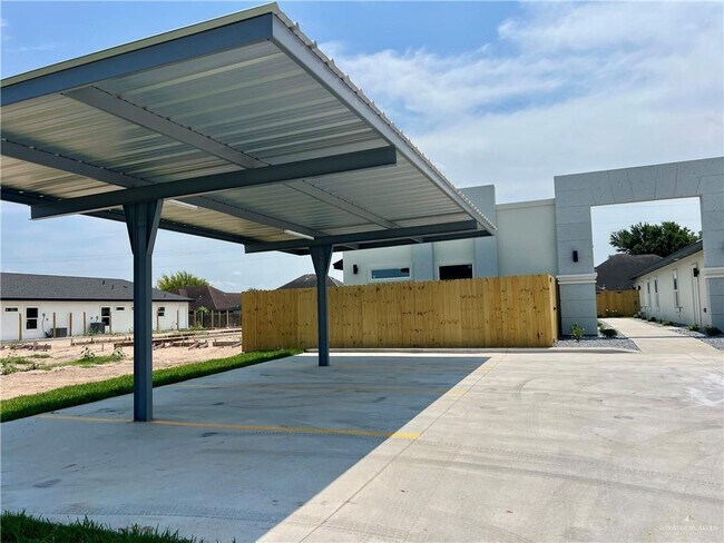 Building Photo - 6 Norma Ln